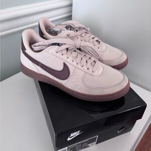 Women’s Nike Field General